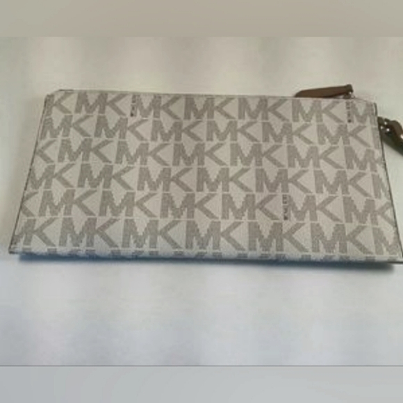 Michael Kors Bedford Signature Large Wristlet Cream and Acorn with Gold Zipper - Picture 4 of 5